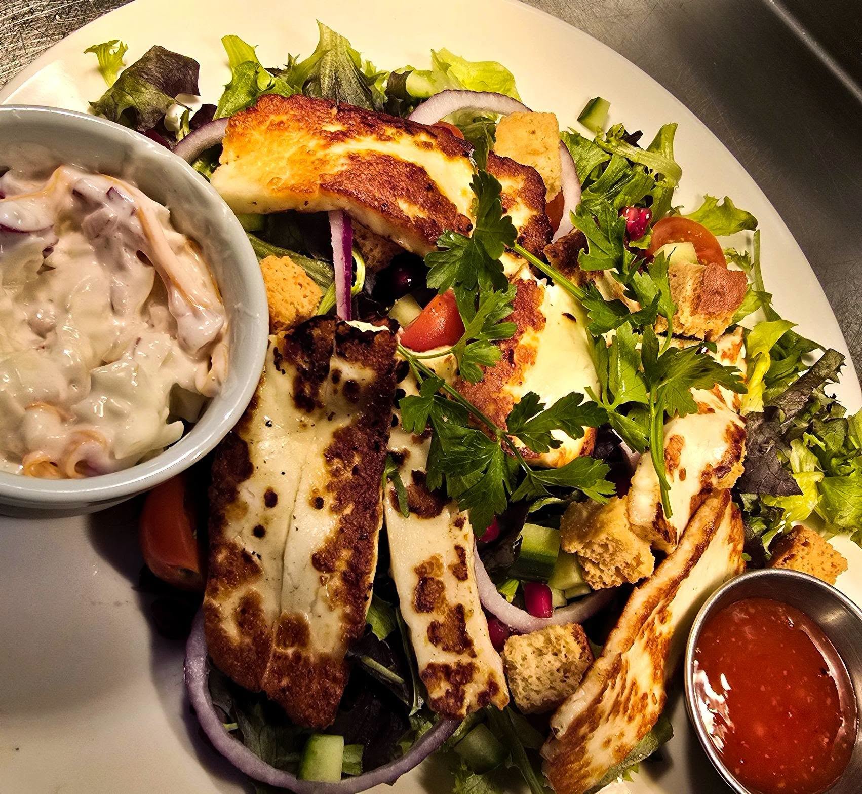 Halloumi salad
