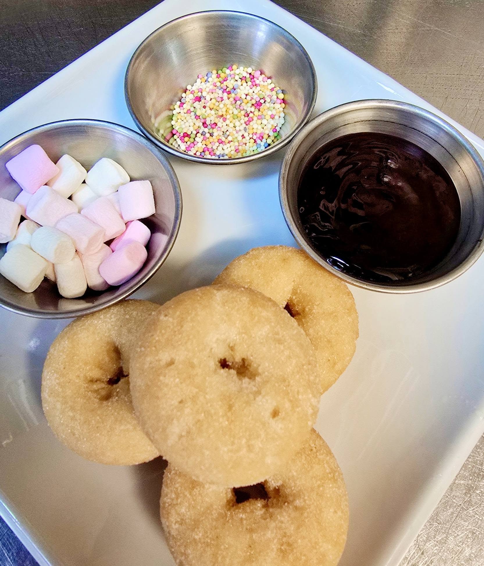 Mini doughnuts with chocolate dip